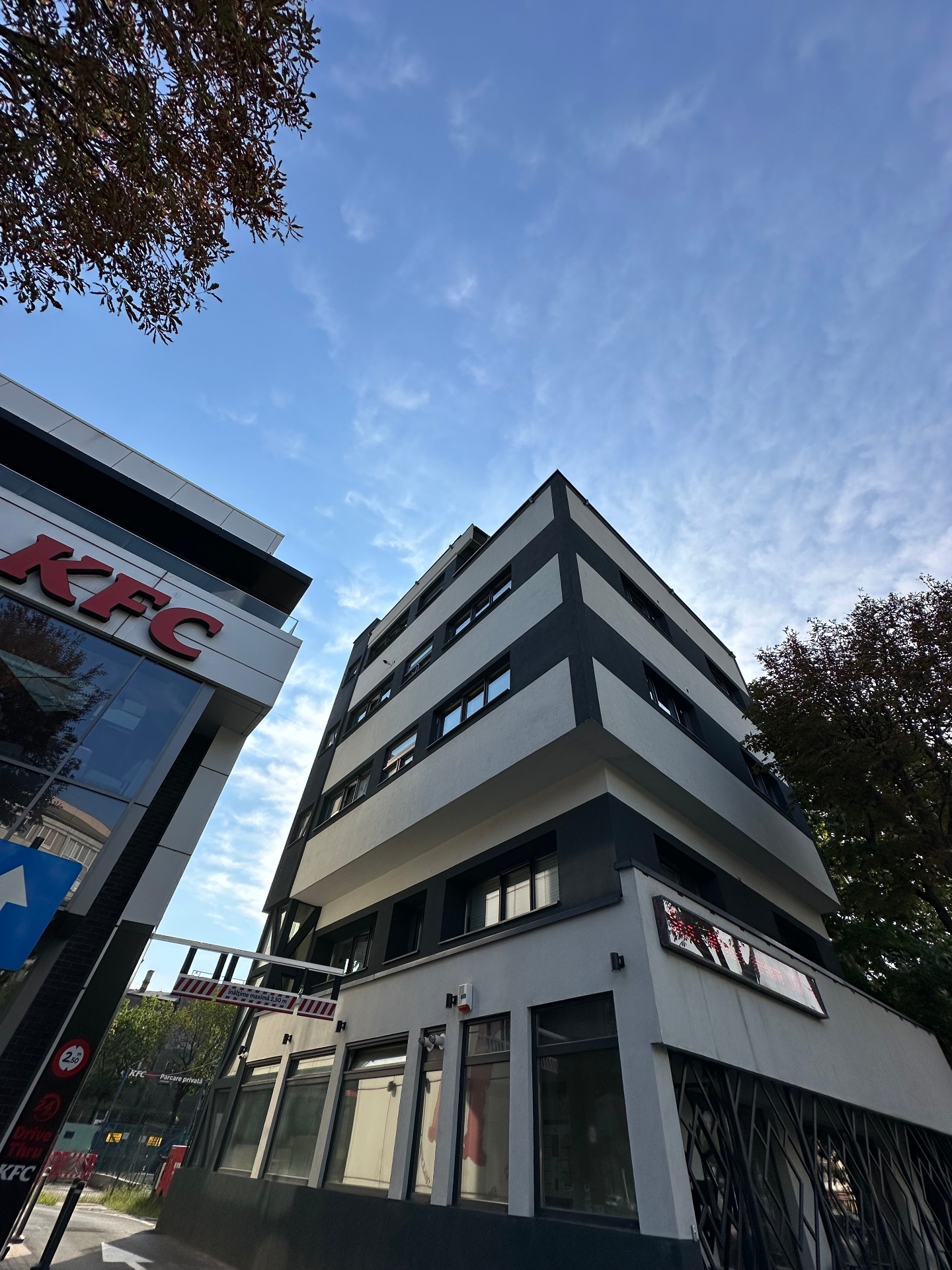 PIT4U Building Exterior