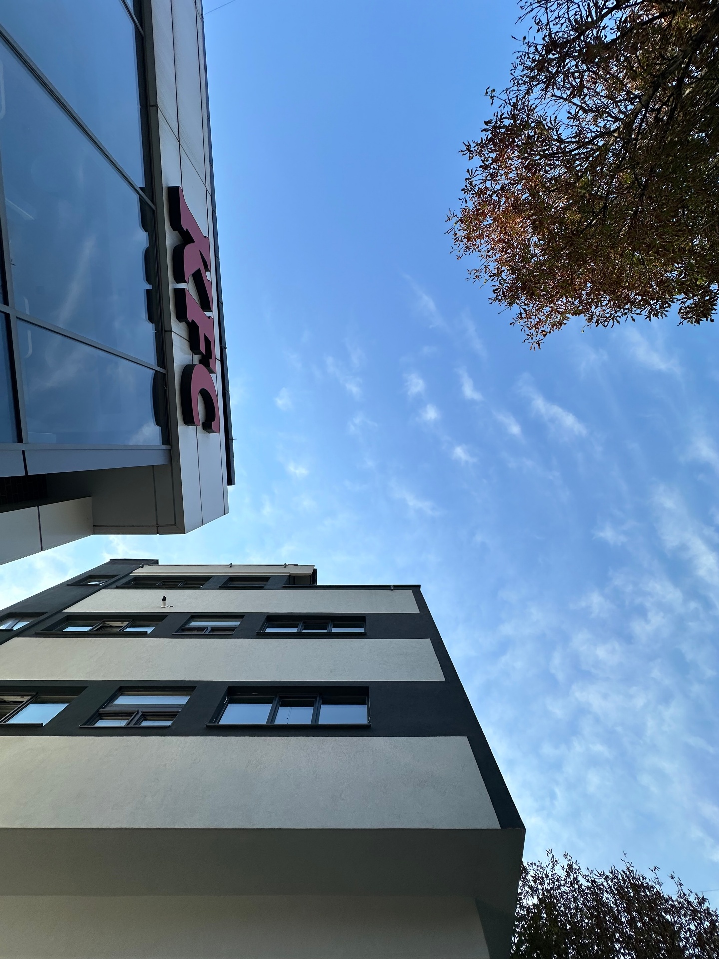 PIT4U Building Side View